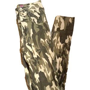 Wishful Park Womans Camo Jeans size 7 green skinny jeans juniors